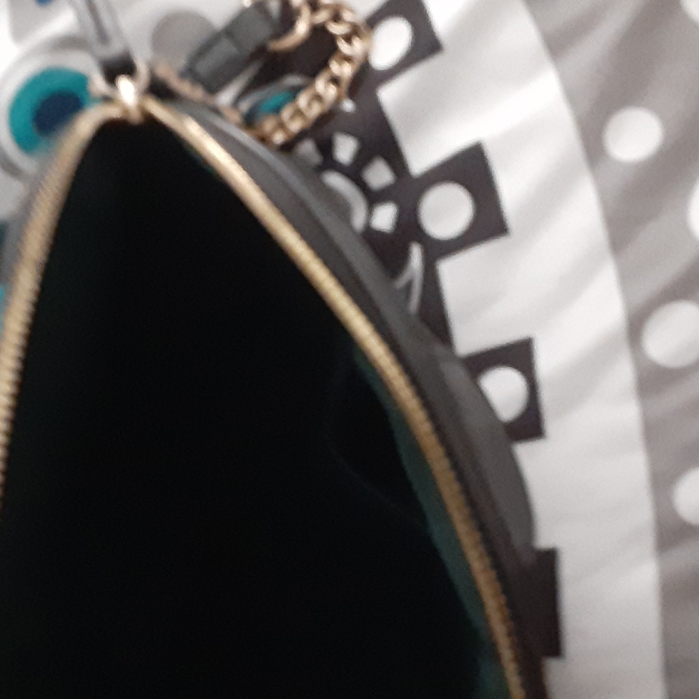 Crossbody - Picture 4 of 4